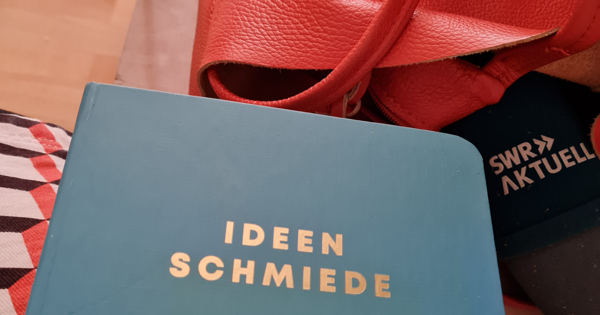 Ein Notizbuch mit der Aufschrift 